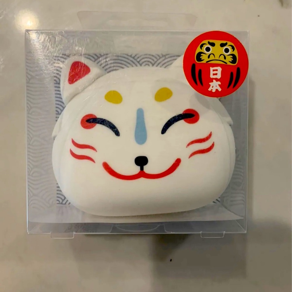 Epcot Japan Mitsukoshi Kabuki Silicone Pochi Kitsune Fox Coin Wallet